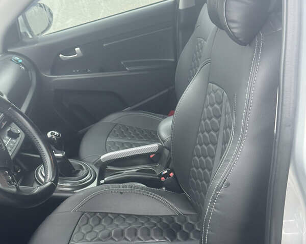 Серый Киа Sportage, объемом двигателя 1.69 л и пробегом 160 тыс. км за 12900 $, фото 5 на Automoto.ua