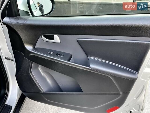 Серый Киа Sportage, объемом двигателя 2 л и пробегом 246 тыс. км за 12999 $, фото 61 на Automoto.ua