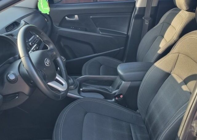 Серый Киа Sportage, объемом двигателя 1.7 л и пробегом 300 тыс. км за 11900 $, фото 5 на Automoto.ua