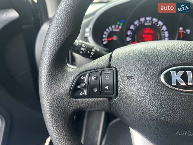 Сірий Кіа Sportage, об'ємом двигуна 2 л та пробігом 185 тис. км за 13399 $, фото 33 на Automoto.ua