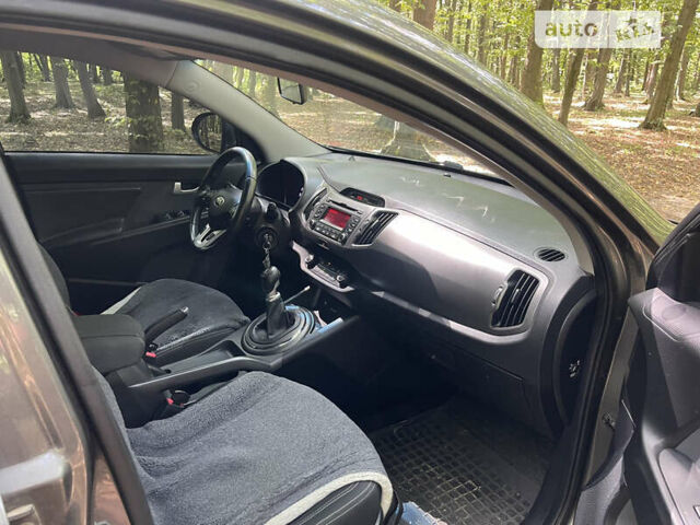 Серый Киа Sportage, объемом двигателя 1.7 л и пробегом 243 тыс. км за 12400 $, фото 10 на Automoto.ua