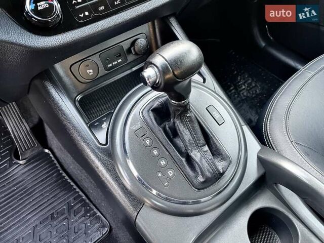 Серый Киа Sportage, объемом двигателя 2 л и пробегом 246 тыс. км за 12999 $, фото 57 на Automoto.ua