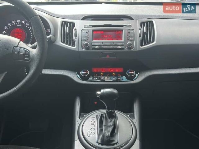 Сірий Кіа Sportage, об'ємом двигуна 2 л та пробігом 185 тис. км за 13399 $, фото 42 на Automoto.ua