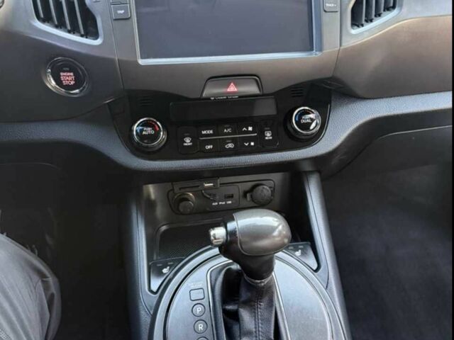 Сірий Кіа Sportage, об'ємом двигуна 2 л та пробігом 186 тис. км за 13500 $, фото 15 на Automoto.ua