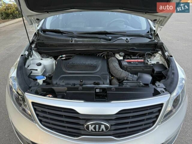 Сірий Кіа Sportage, об'ємом двигуна 2 л та пробігом 186 тис. км за 13500 $, фото 7 на Automoto.ua
