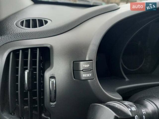 Серый Киа Sportage, объемом двигателя 1.7 л и пробегом 224 тыс. км за 11900 $, фото 77 на Automoto.ua