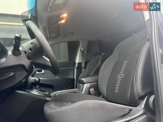 Сірий Кіа Sportage, об'ємом двигуна 2 л та пробігом 185 тис. км за 13399 $, фото 79 на Automoto.ua