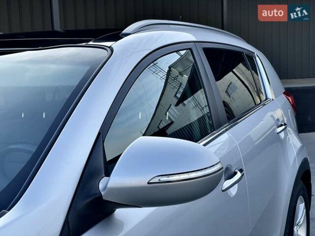 Серый Киа Sportage, объемом двигателя 2 л и пробегом 246 тыс. км за 12999 $, фото 16 на Automoto.ua