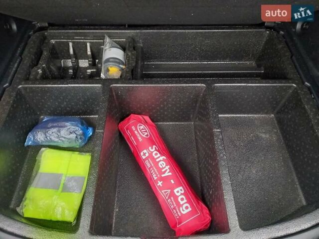 Серый Киа Sportage, объемом двигателя 1.7 л и пробегом 224 тыс. км за 11900 $, фото 46 на Automoto.ua