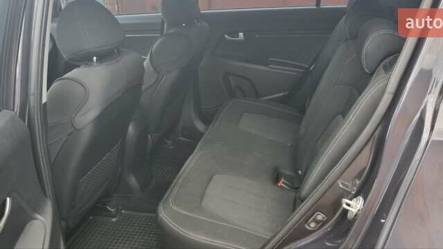 Серый Киа Sportage, объемом двигателя 1.7 л и пробегом 300 тыс. км за 11900 $, фото 1 на Automoto.ua