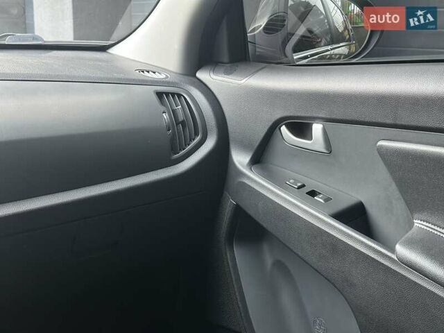 Сірий Кіа Sportage, об'ємом двигуна 2 л та пробігом 185 тис. км за 13399 $, фото 40 на Automoto.ua