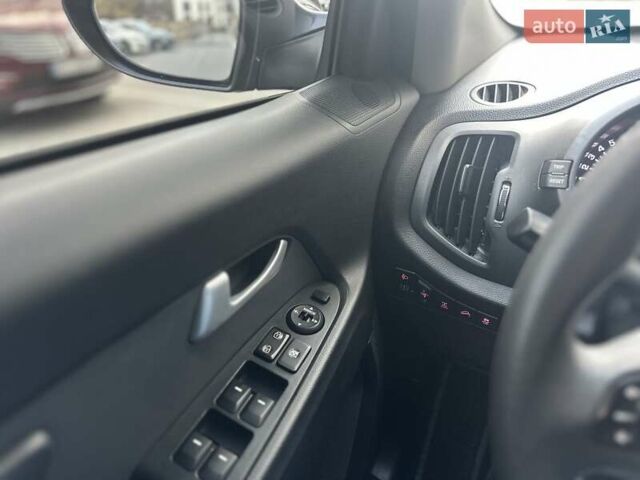 Сірий Кіа Sportage, об'ємом двигуна 2 л та пробігом 185 тис. км за 13399 $, фото 38 на Automoto.ua