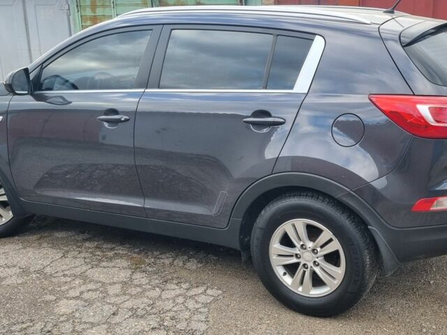 Серый Киа Sportage, объемом двигателя 1.7 л и пробегом 300 тыс. км за 11900 $, фото 2 на Automoto.ua