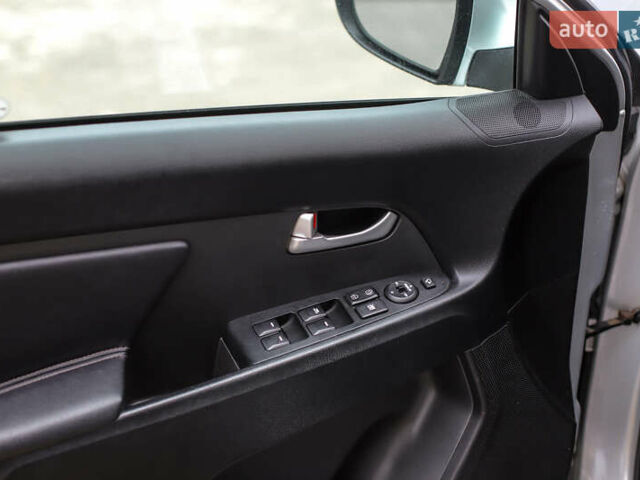 Серый Киа Sportage, объемом двигателя 2 л и пробегом 245 тыс. км за 14500 $, фото 22 на Automoto.ua