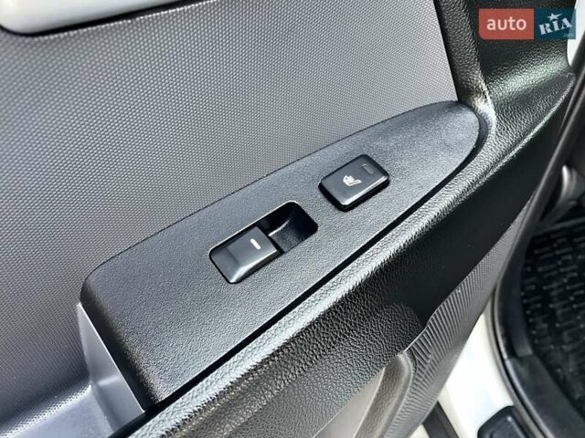 Серый Киа Sportage, объемом двигателя 2 л и пробегом 246 тыс. км за 12999 $, фото 82 на Automoto.ua