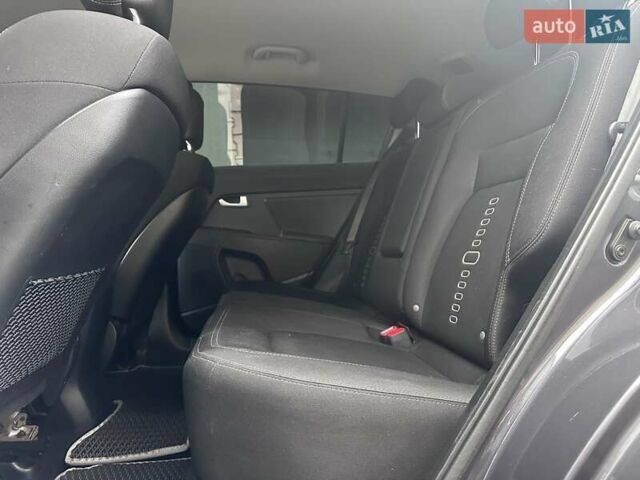 Сірий Кіа Sportage, об'ємом двигуна 2 л та пробігом 185 тис. км за 13399 $, фото 74 на Automoto.ua
