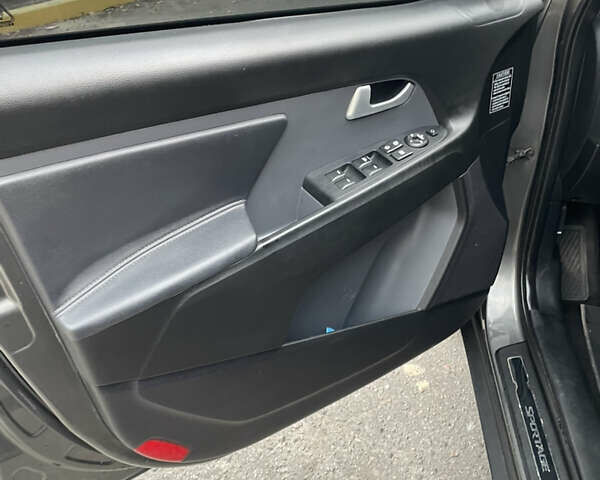 Сірий Кіа Sportage, об'ємом двигуна 1.7 л та пробігом 159 тис. км за 12950 $, фото 18 на Automoto.ua