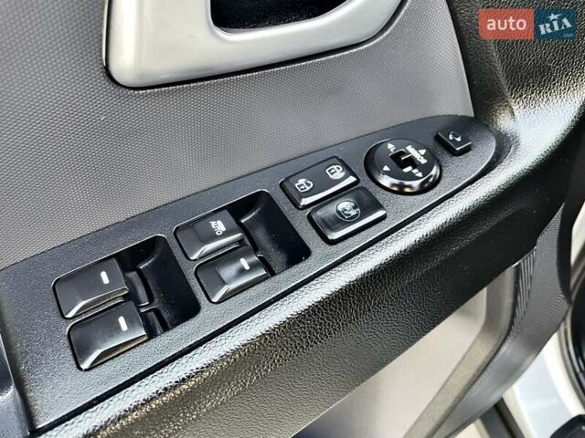 Серый Киа Sportage, объемом двигателя 2 л и пробегом 246 тыс. км за 12999 $, фото 49 на Automoto.ua