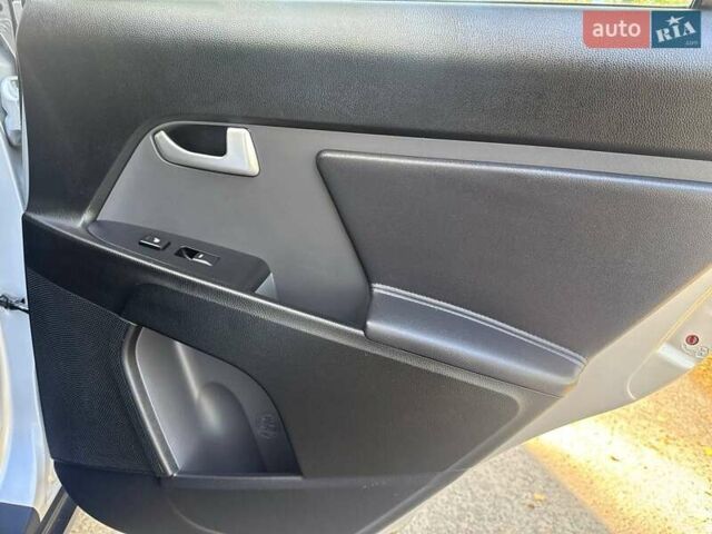 Сірий Кіа Sportage, об'ємом двигуна 2 л та пробігом 142 тис. км за 11450 $, фото 36 на Automoto.ua
