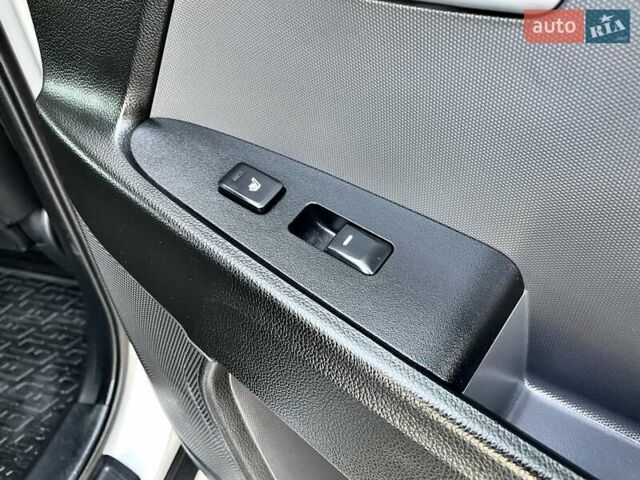 Серый Киа Sportage, объемом двигателя 2 л и пробегом 246 тыс. км за 12999 $, фото 75 на Automoto.ua