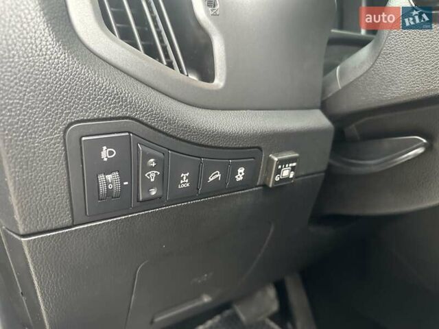 Сірий Кіа Sportage, об'ємом двигуна 2 л та пробігом 185 тис. км за 13399 $, фото 77 на Automoto.ua