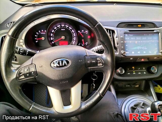 Киа Sportage 2013 в Херсоне на Automoto.ua Серый Киа Sportage, объемом двигателя 1.7 л и пробегом 97 тыс. км за 15000 $, фото 12 на Automoto.ua