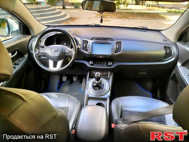 Киа Sportage 2013 в Херсоне на Automoto.ua Серый Киа Sportage, объемом двигателя 1.7 л и пробегом 97 тыс. км за 15000 $, фото 6 на Automoto.ua