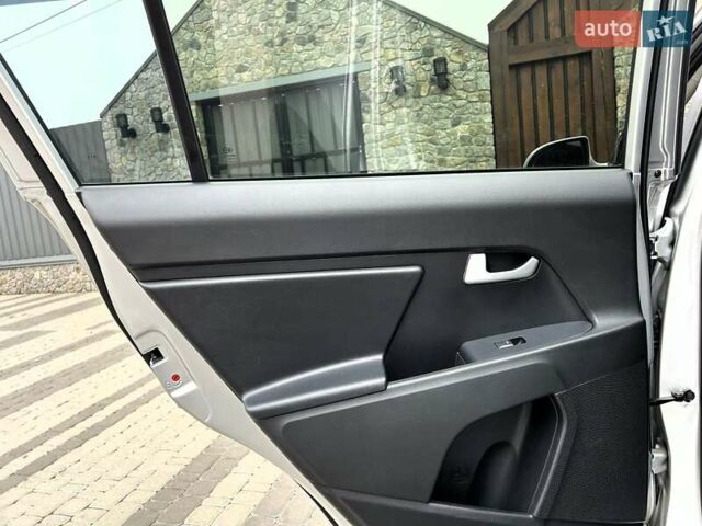 Серый Киа Sportage, объемом двигателя 2 л и пробегом 109 тыс. км за 13900 $, фото 48 на Automoto.ua