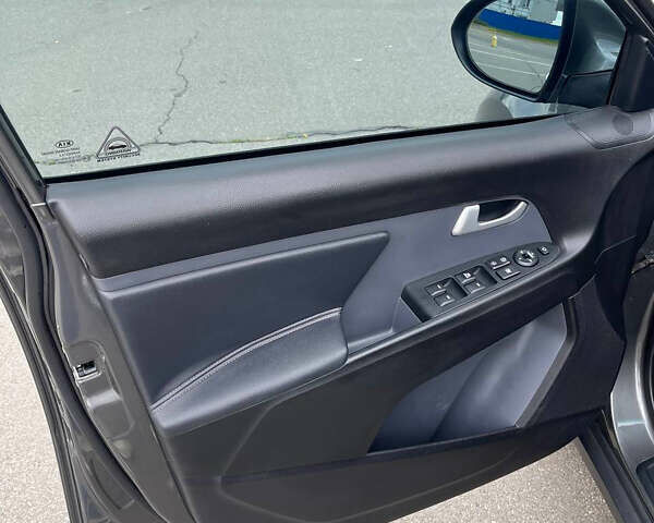 Сірий Кіа Sportage, об'ємом двигуна 2 л та пробігом 230 тис. км за 13200 $, фото 2 на Automoto.ua