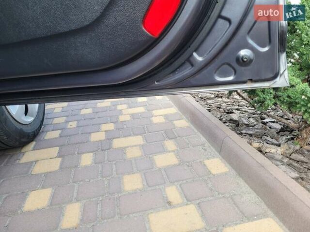 Сірий Кіа Sportage, об'ємом двигуна 2 л та пробігом 138 тис. км за 14200 $, фото 7 на Automoto.ua