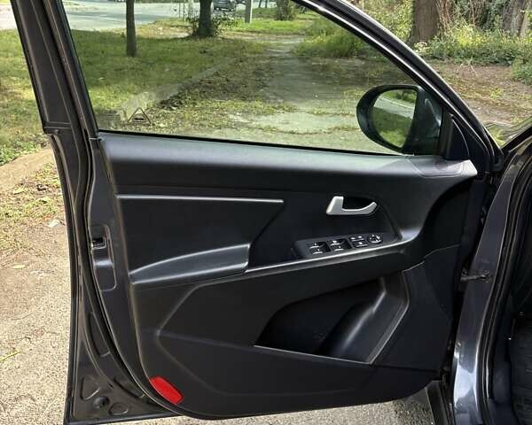 Сірий Кіа Sportage, об'ємом двигуна 1.69 л та пробігом 94 тис. км за 14000 $, фото 13 на Automoto.ua