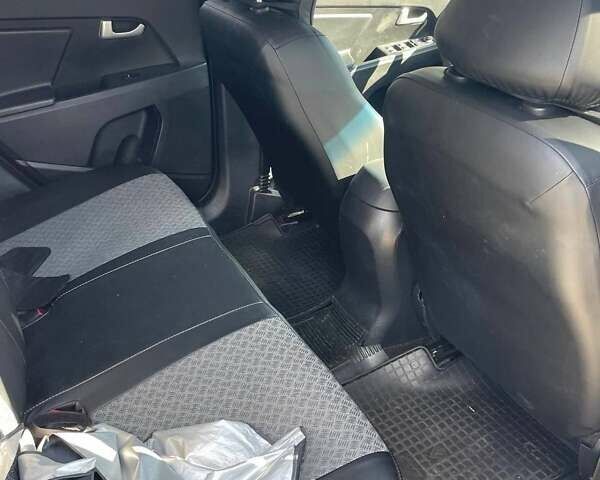 Серый Киа Sportage, объемом двигателя 2 л и пробегом 188 тыс. км за 13000 $, фото 4 на Automoto.ua