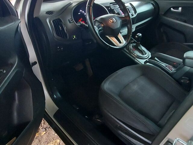 Киа Sportage 2013 в Славянске на Automoto.ua Серый Киа Sportage, объемом двигателя 2 л и пробегом 208 тыс. км за 9200 $, фото 5 на Automoto.ua