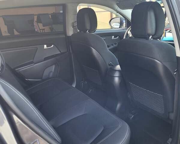 Сірий Кіа Sportage, об'ємом двигуна 2 л та пробігом 138 тис. км за 14200 $, фото 18 на Automoto.ua