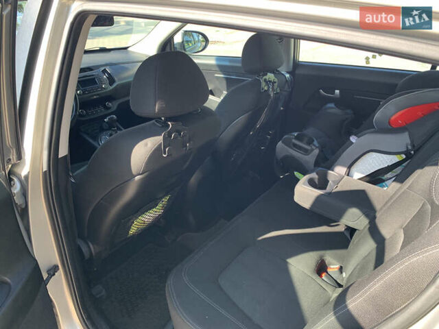 Серый Киа Sportage, объемом двигателя 2 л и пробегом 219 тыс. км за 13500 $, фото 22 на Automoto.ua