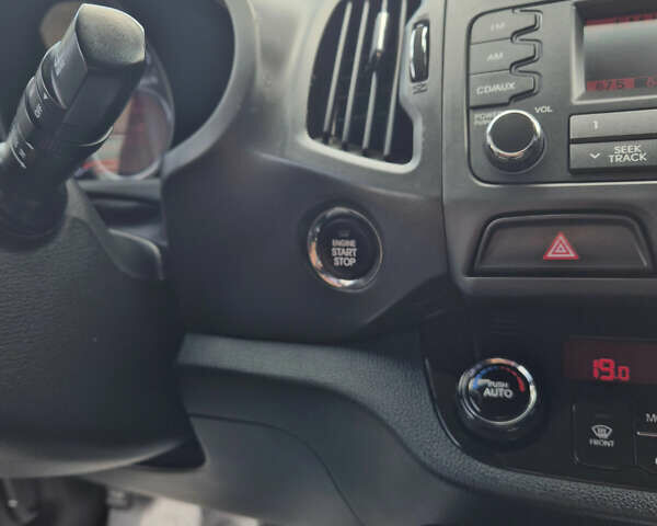 Сірий Кіа Sportage, об'ємом двигуна 2 л та пробігом 93 тис. км за 14150 $, фото 11 на Automoto.ua