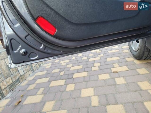 Сірий Кіа Sportage, об'ємом двигуна 2 л та пробігом 138 тис. км за 14200 $, фото 5 на Automoto.ua