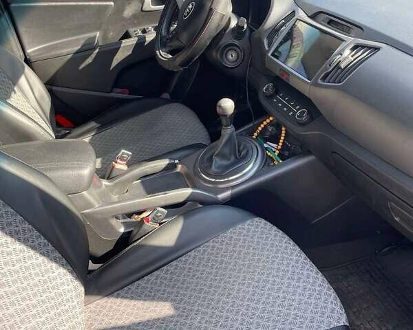 Серый Киа Sportage, объемом двигателя 2 л и пробегом 188 тыс. км за 13000 $, фото 5 на Automoto.ua