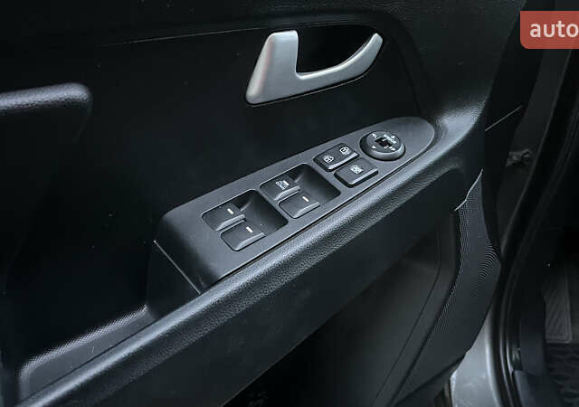 Киа Sportage 2013 в Запорожье на Automoto.ua Серый Киа Sportage, объемом двигателя 2 л и пробегом 162 тыс. км за 11999 $, фото 9 на Automoto.ua