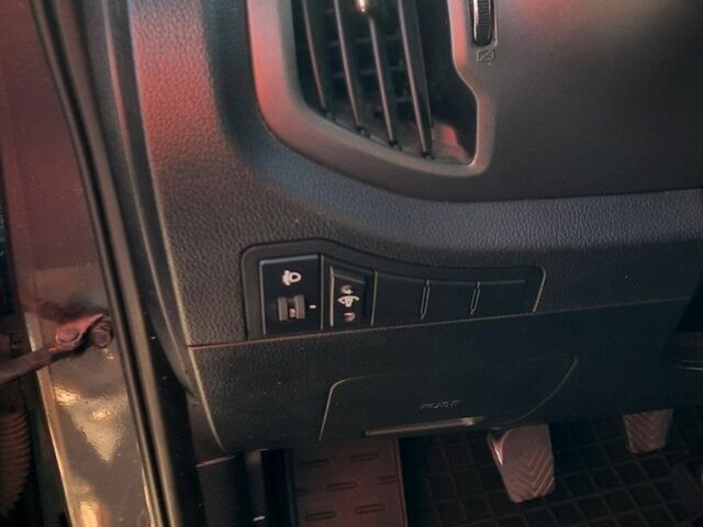 Серый Киа Sportage, объемом двигателя 1.7 л и пробегом 215 тыс. км за 11500 $, фото 12 на Automoto.ua