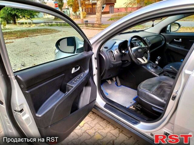Киа Sportage 2013 в Херсоне на Automoto.ua Серый Киа Sportage, объемом двигателя 1.7 л и пробегом 97 тыс. км за 15000 $, фото 8 на Automoto.ua