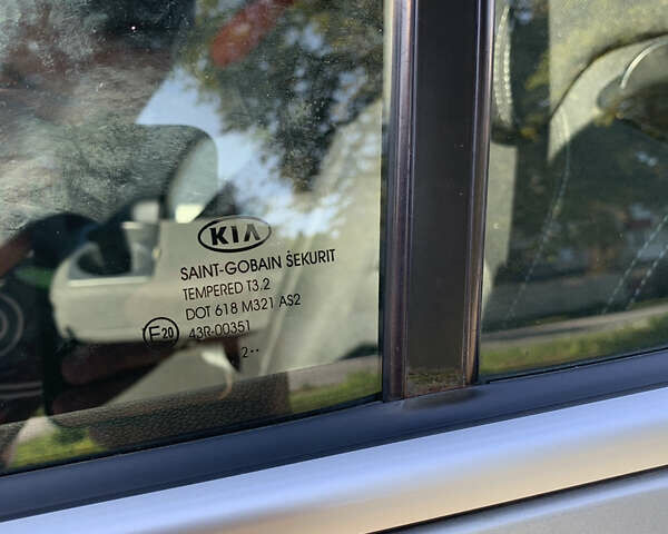 Серый Киа Sportage, объемом двигателя 2 л и пробегом 219 тыс. км за 13500 $, фото 13 на Automoto.ua