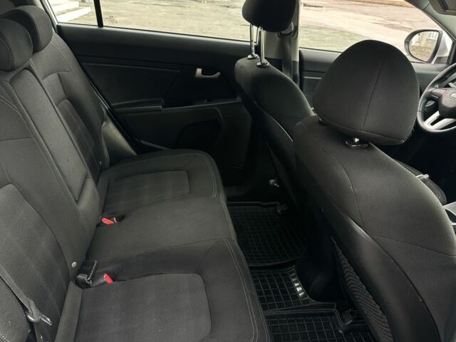 Серый Киа Sportage, объемом двигателя 1.7 л и пробегом 220 тыс. км за 10300 $, фото 6 на Automoto.ua