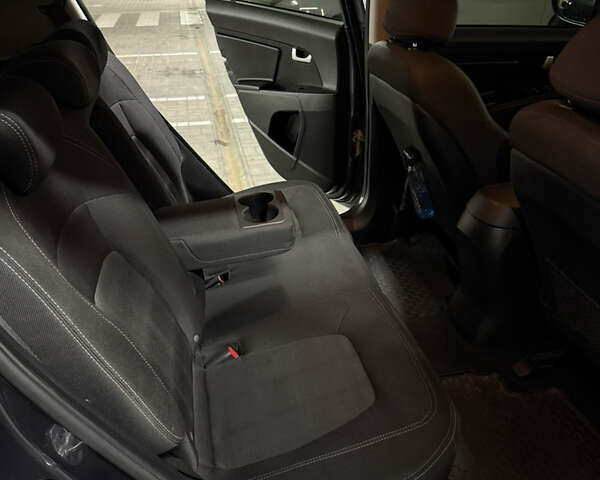 Серый Киа Sportage, объемом двигателя 1.7 л и пробегом 106 тыс. км за 13200 $, фото 9 на Automoto.ua