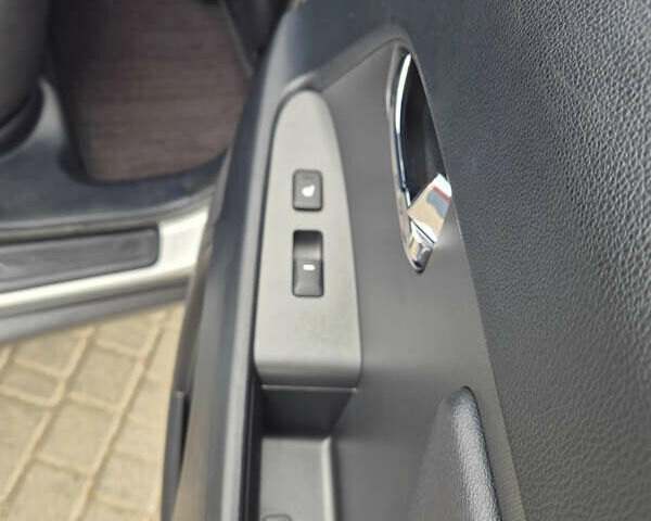 Сірий Кіа Sportage, об'ємом двигуна 2 л та пробігом 93 тис. км за 14150 $, фото 20 на Automoto.ua