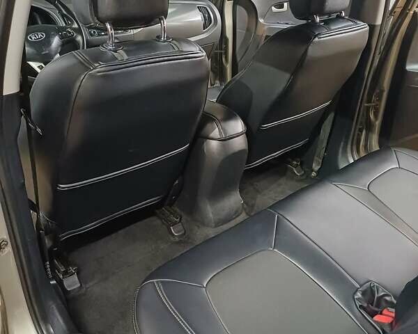 Серый Киа Sportage, объемом двигателя 2 л и пробегом 225 тыс. км за 13000 $, фото 11 на Automoto.ua