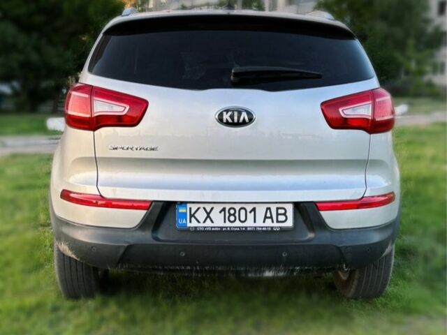 Серый Киа Sportage, объемом двигателя 2 л и пробегом 242 тыс. км за 12500 $, фото 5 на Automoto.ua