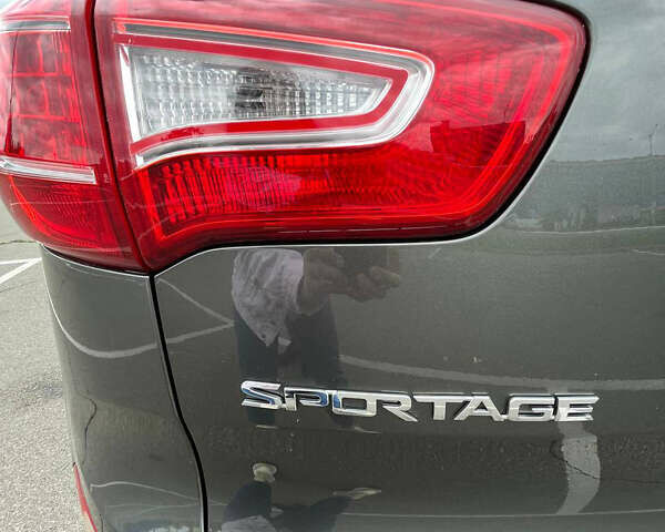 Сірий Кіа Sportage, об'ємом двигуна 2 л та пробігом 230 тис. км за 13200 $, фото 8 на Automoto.ua