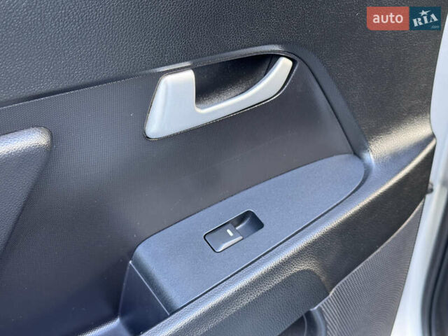 Серый Киа Sportage, объемом двигателя 1.69 л и пробегом 153 тыс. км за 12350 $, фото 24 на Automoto.ua