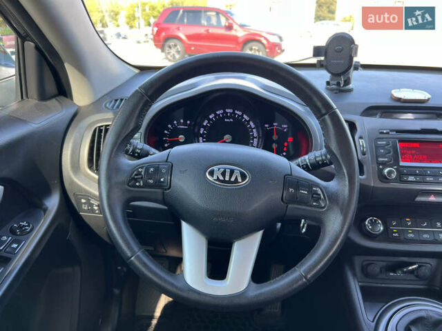 Кіа Sportage 2013 у Львові на Automoto.ua Сірий Кіа Sportage, об'ємом двигуна 1.7 л та пробігом 250 тис. км за 12700 $, фото 24 на Automoto.ua